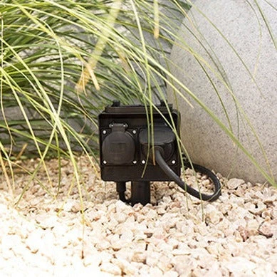 Gartensteckdose Mit Erdspieß 4-fach + 3m Anschlusskabel Max 4x 4A IP44 230V 5 Gartensteckdose Mit Erdspieß 4-fach + 3m Anschlusskabel Max 4x 4A IP44 230V – Bild 5