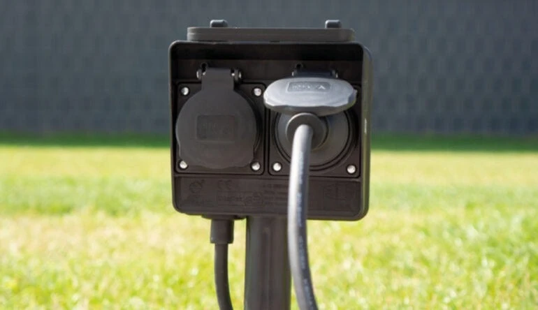 Gartensteckdose Mit Erdspieß 4-fach + 3m Anschlusskabel Max 4x 4A IP44 230V 2 Gartensteckdose Mit Erdspieß 4-fach + 3m Anschlusskabel Max 4x 4A IP44 230V – Bild 2