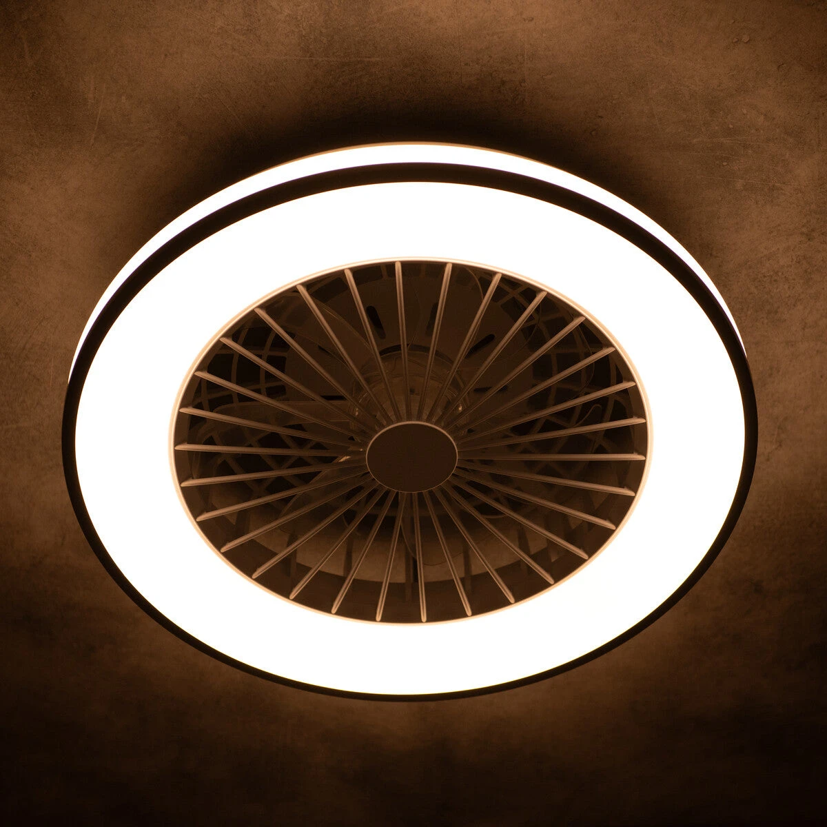 Deckenleuchte Havbris Mit Ventilator LED CCT: Einstellbare Farbtemperatur Und Luftstrom Für Perfekte Raumbeleuchtung 10 Deckenleuchte Havbris Mit Ventilator LED CCT: Einstellbare Farbtemperatur Und Luftstrom Für Perfekte Raumbeleuchtung – Bild 10