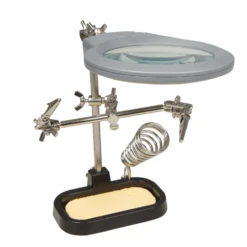 Dritte Hand Mit LED-Lupe McPower, Lötkolben-Halter & Schwamm, 2-fache Vergrößerung